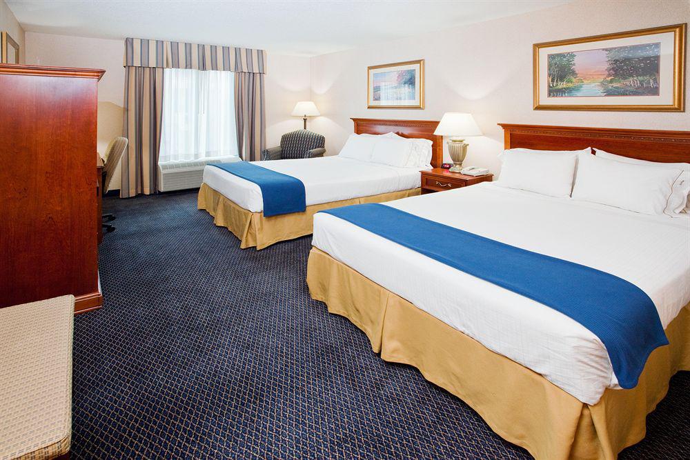 Holiday Inn Express Hotel & Suites Grand Rapids-North By Ihg Walker Стая снимка