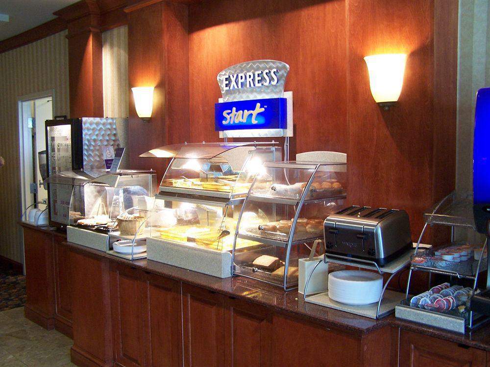Holiday Inn Express Hotel & Suites Grand Rapids-North By Ihg Walker Екстериор снимка