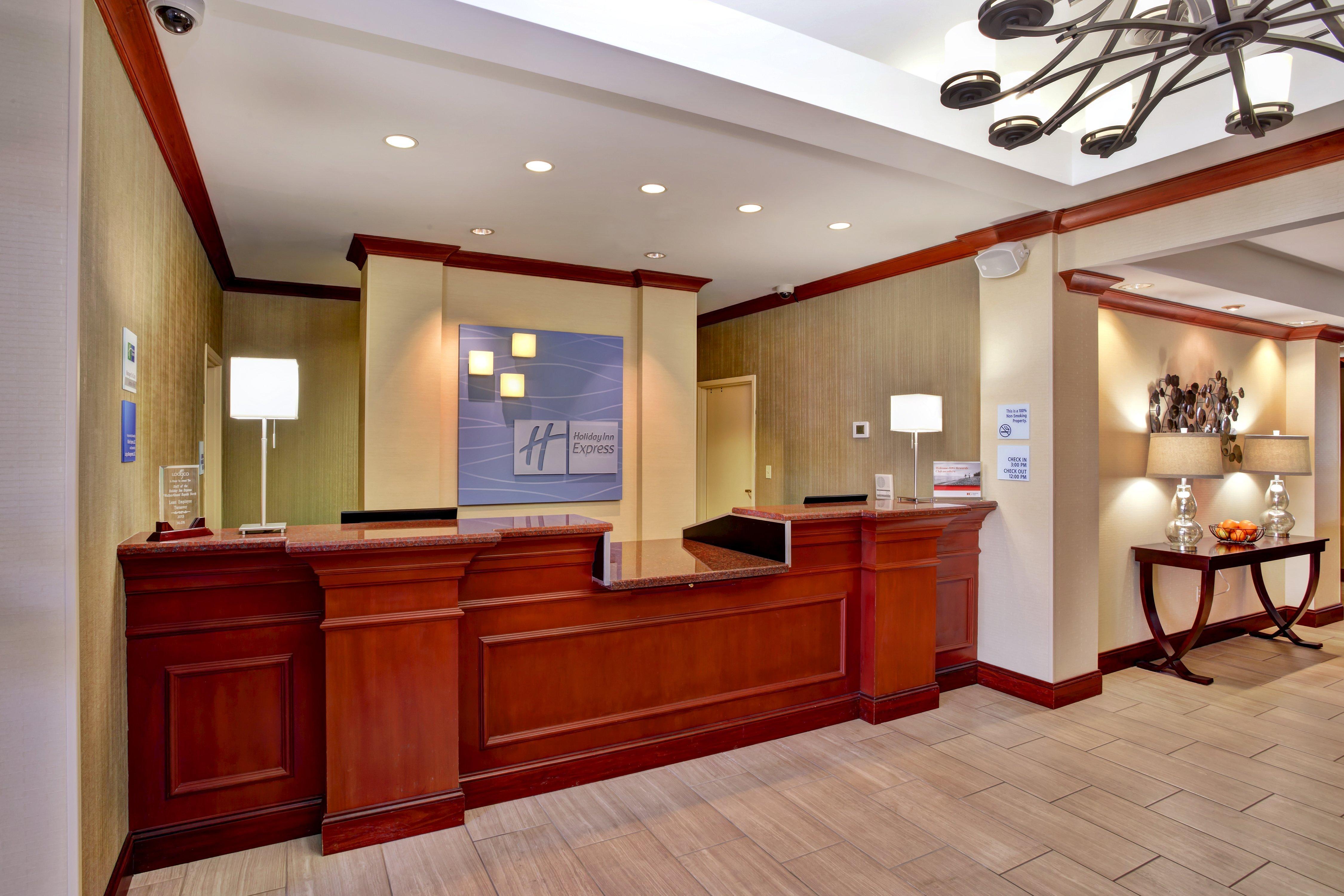 Holiday Inn Express Hotel & Suites Grand Rapids-North By Ihg Walker Екстериор снимка
