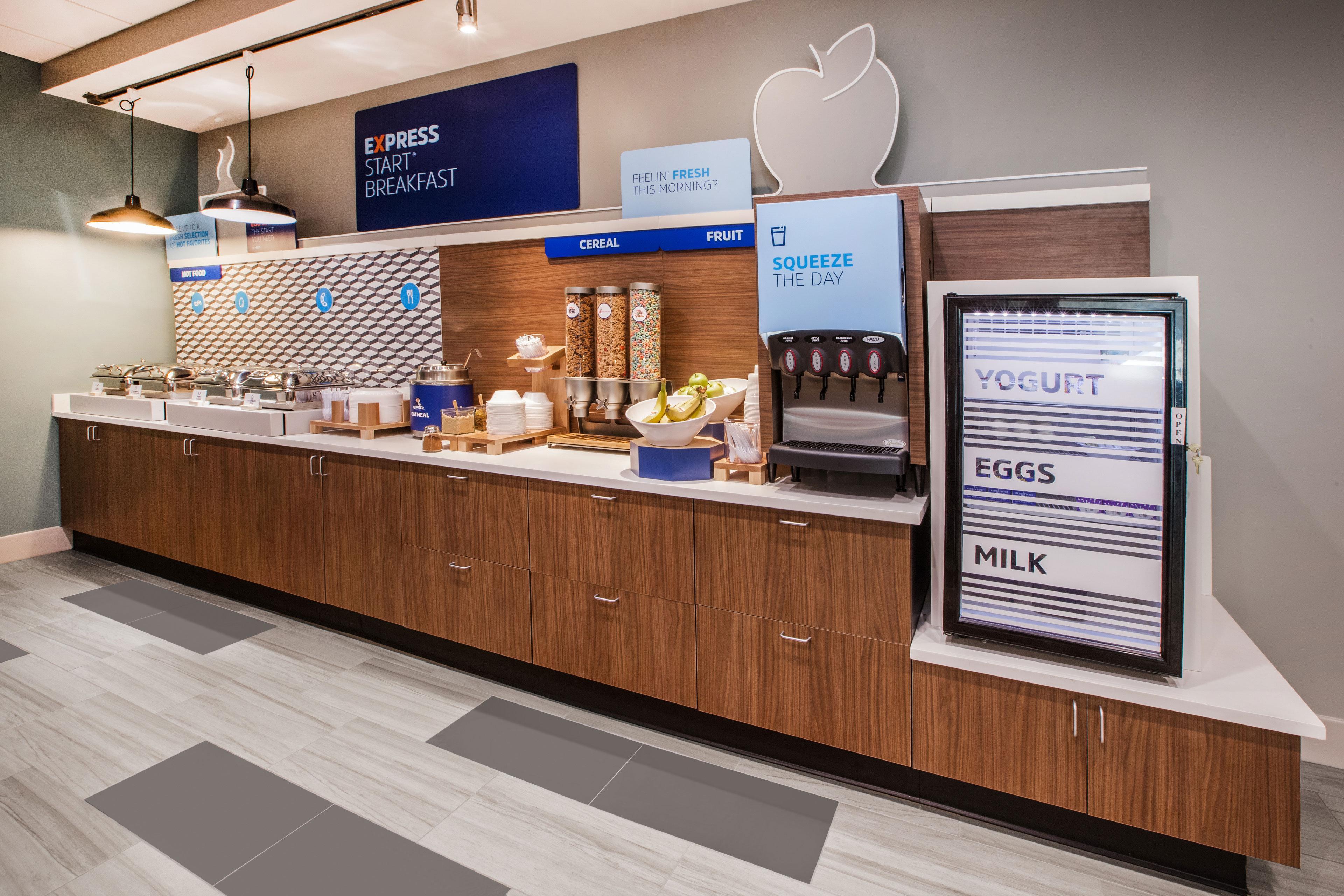Holiday Inn Express Hotel & Suites Grand Rapids-North By Ihg Walker Екстериор снимка