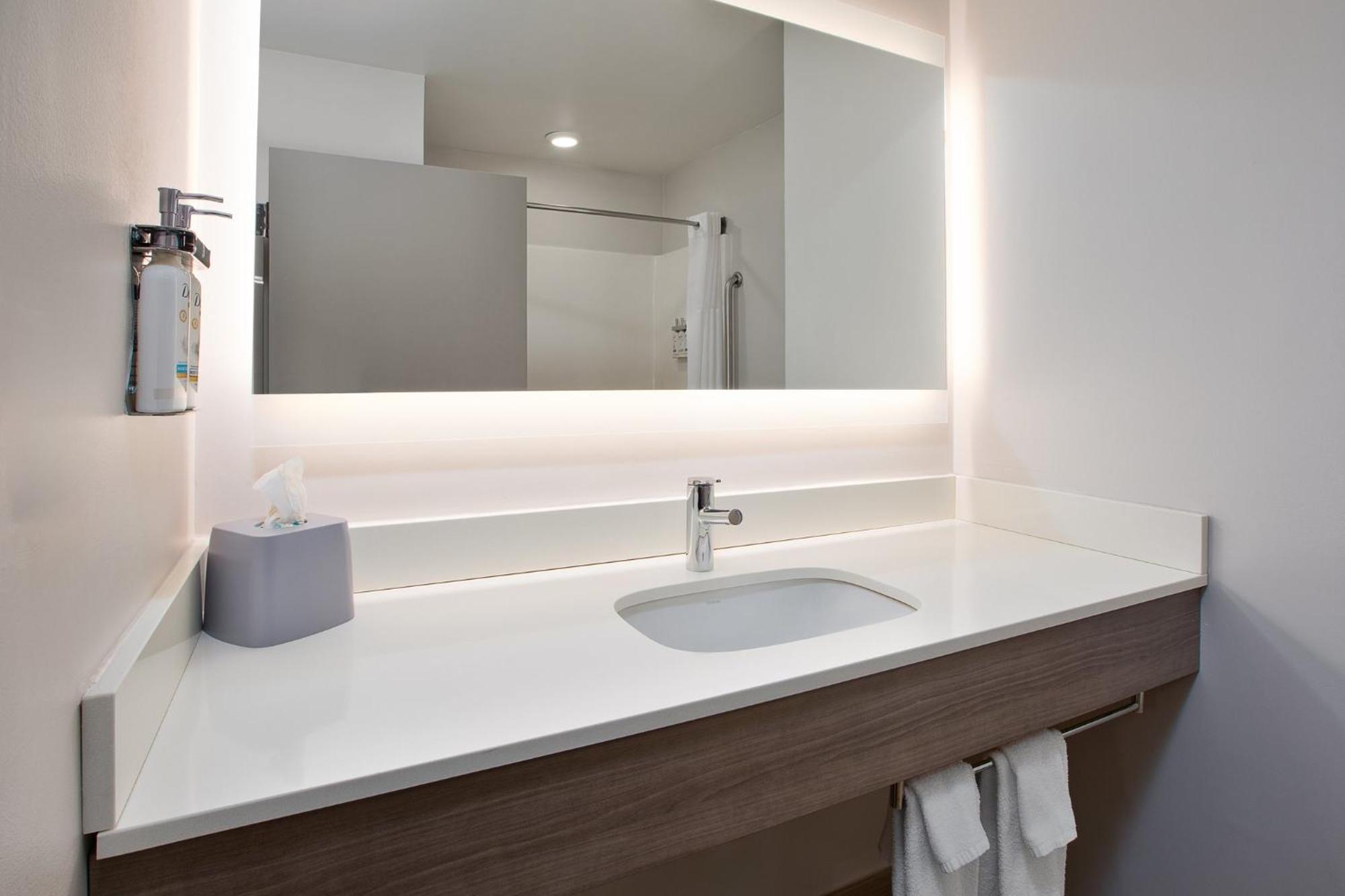 Holiday Inn Express Hotel & Suites Grand Rapids-North By Ihg Walker Екстериор снимка