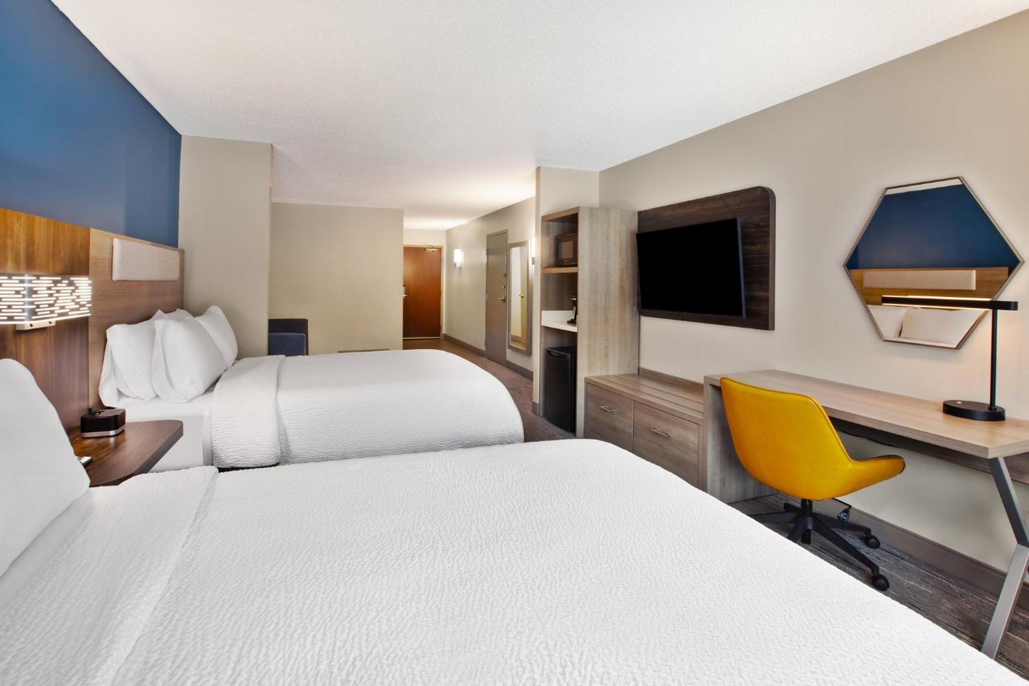 Holiday Inn Express Hotel & Suites Grand Rapids-North By Ihg Walker Екстериор снимка