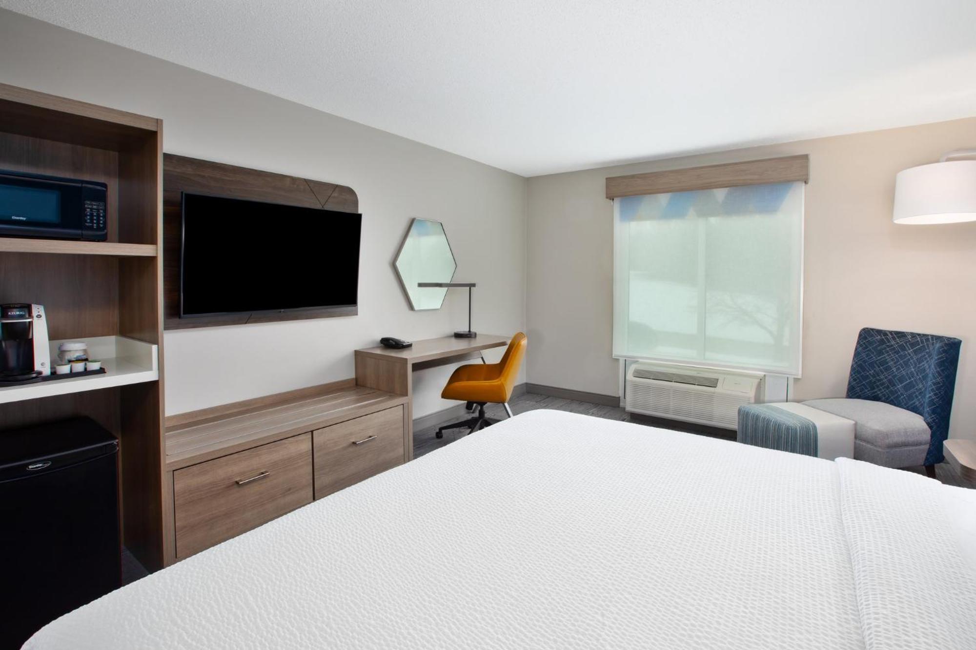 Holiday Inn Express Hotel & Suites Grand Rapids-North By Ihg Walker Екстериор снимка