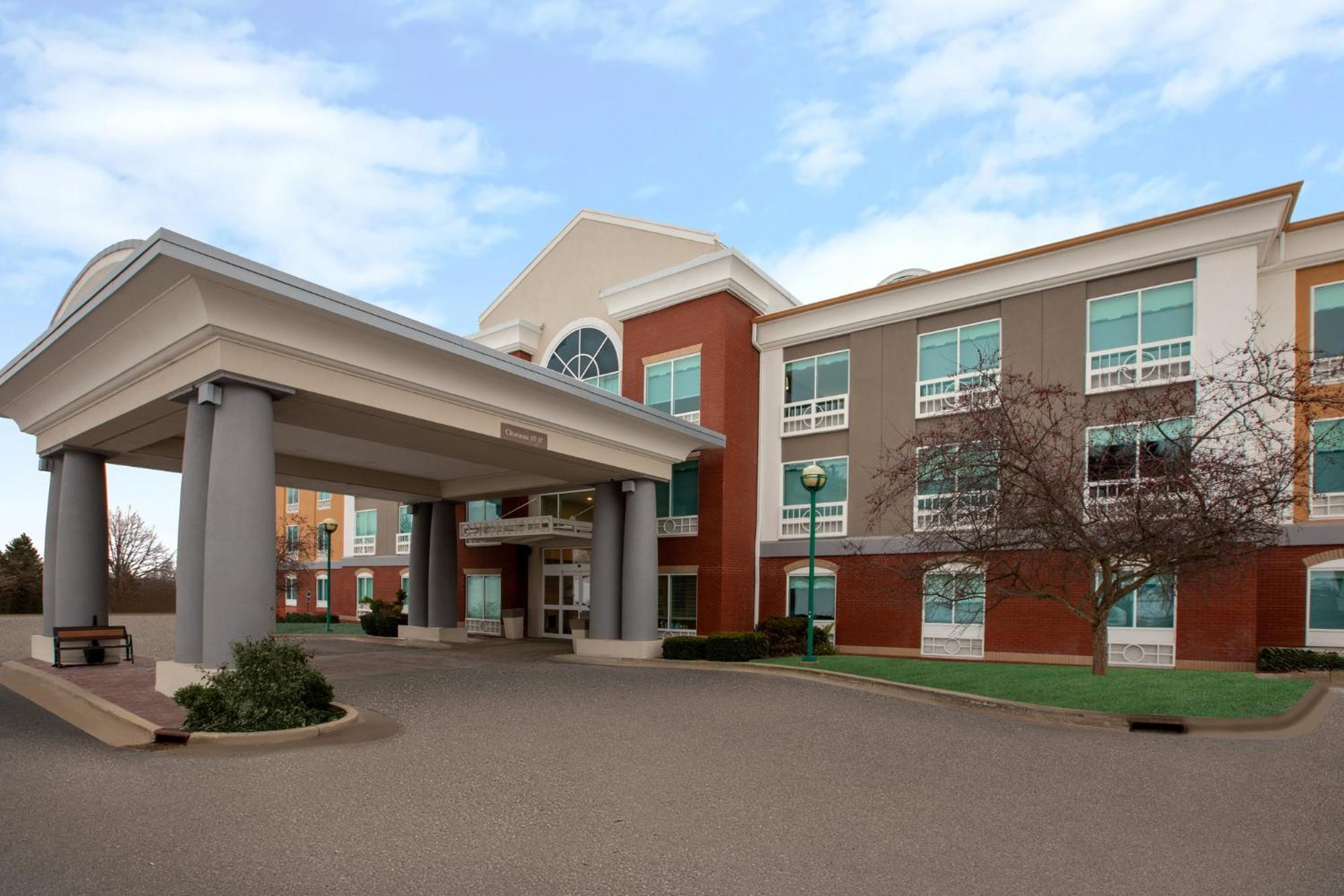 Holiday Inn Express Hotel & Suites Grand Rapids-North By Ihg Walker Екстериор снимка