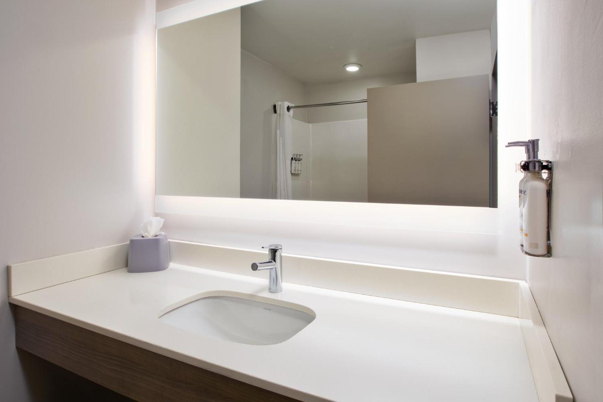 Holiday Inn Express Hotel & Suites Grand Rapids-North By Ihg Walker Екстериор снимка