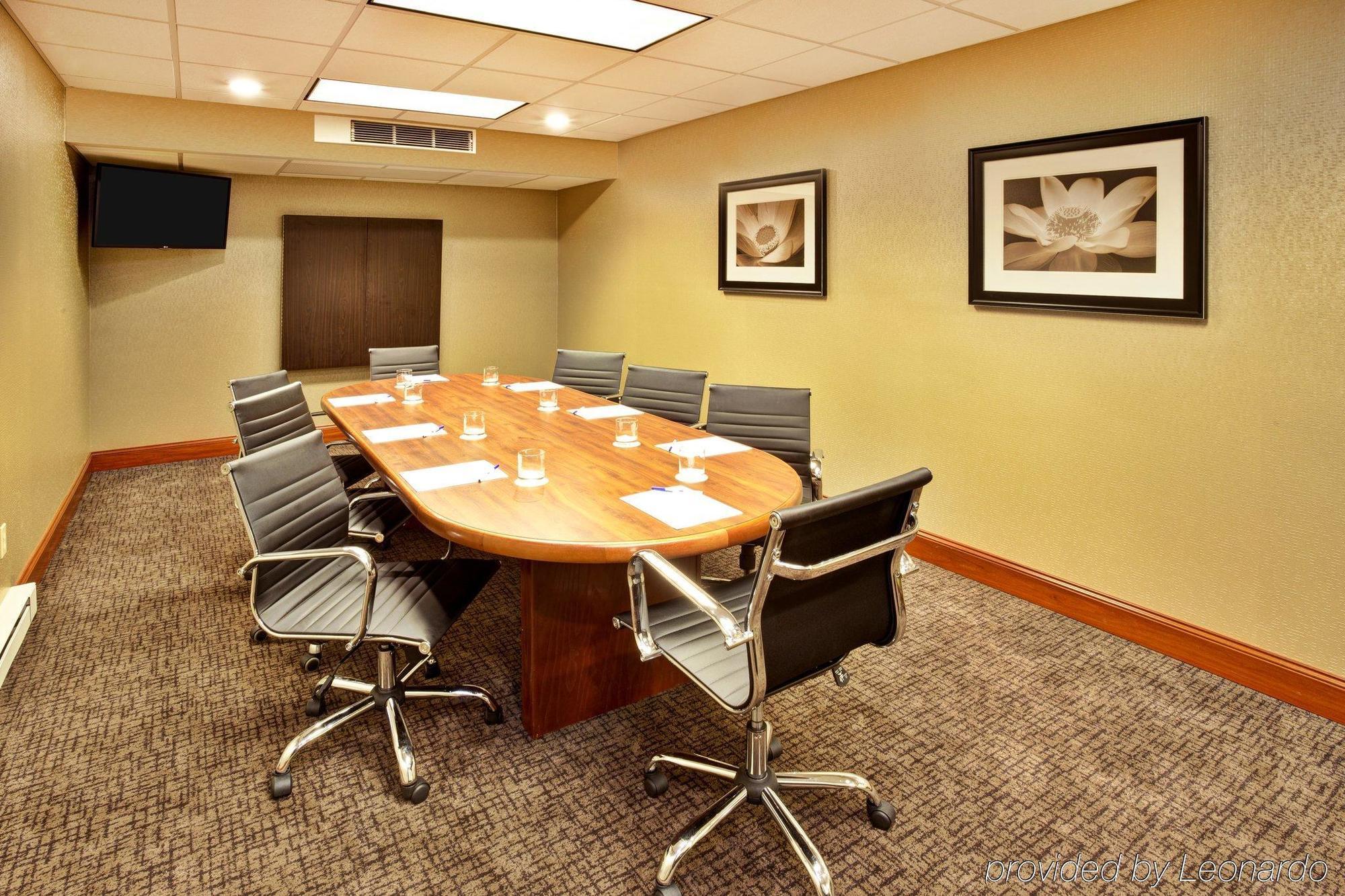 Holiday Inn Express Hotel & Suites Grand Rapids-North By Ihg Walker Екстериор снимка